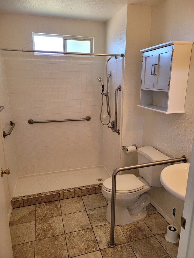 Building Photo - 1033 S 5th St