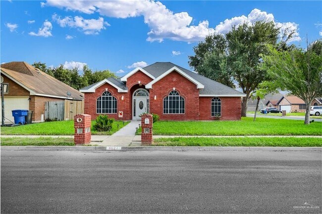 Primary Photo - 4621 W Maple Ave