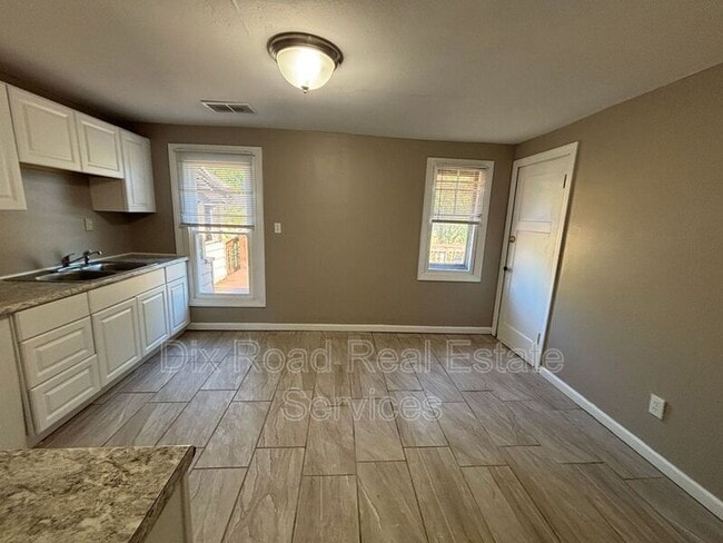 Building Photo - 424 Nordale Ave