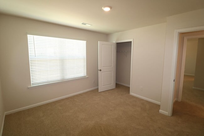 Building Photo - 182 Carriage Cove Cir