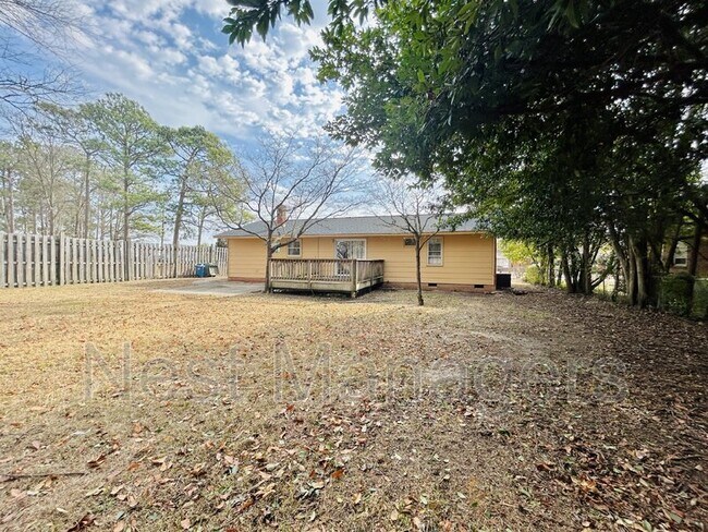 Building Photo - 3522 Thomas Dr