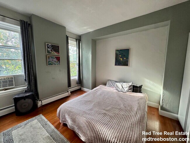 Building Photo - 48 Kent St