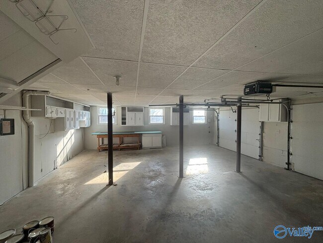 Building Photo - 1305 Hiwan Trail SE