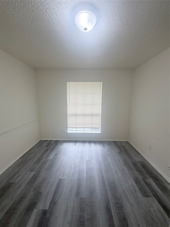 Building Photo - 8119 Knightwood Forest Dr