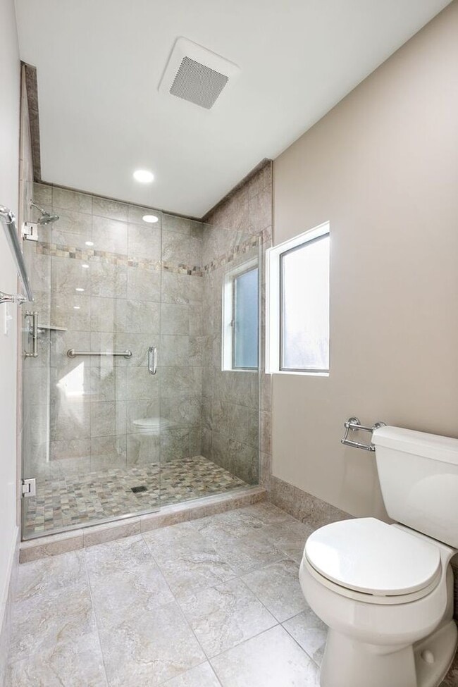 Building Photo - Stunning ALKI WATERFRONT Condo Overlooking Majestic Puget Sound!