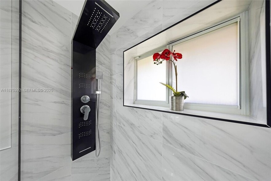 Building Photo - 5740 NE 19th Ave