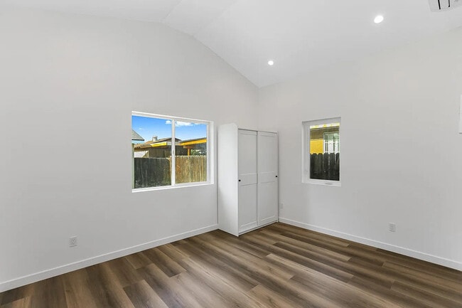 Building Photo - 420 N Batavia St