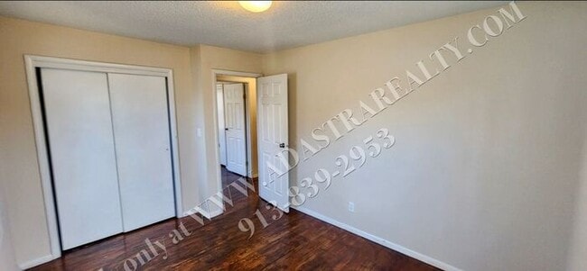 Building Photo - Beautiful House in South KC-Available NOW!!