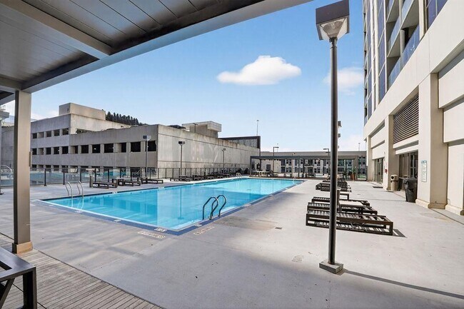 Building Photo - 1280 W Peachtree St NW