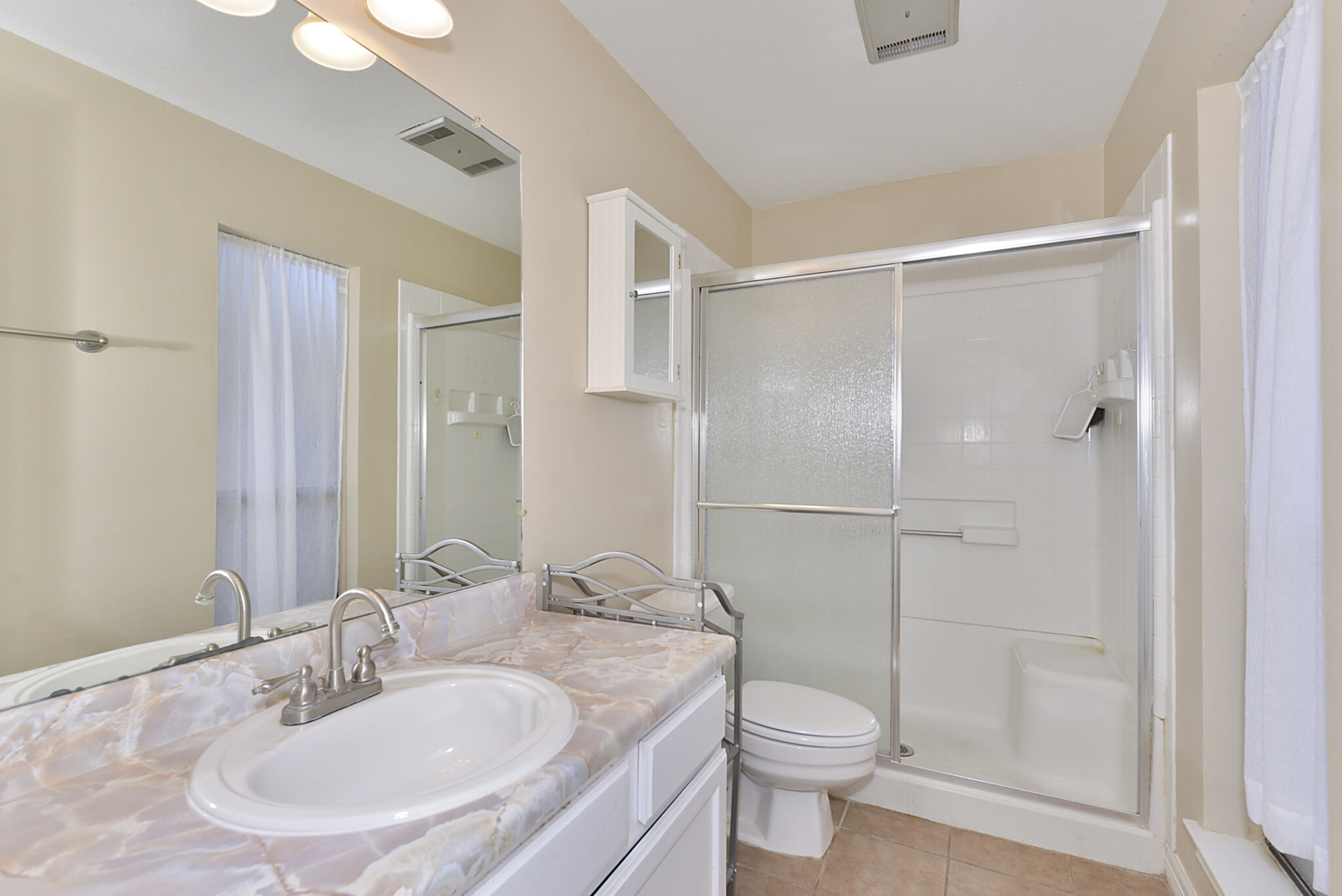 Master Bathroom w/shower - 13035 Brook Garden Ln