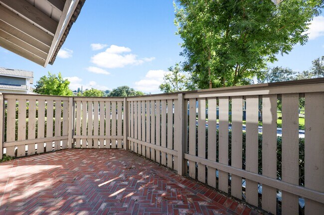 Building Photo - 1101 Golden Springs Dr