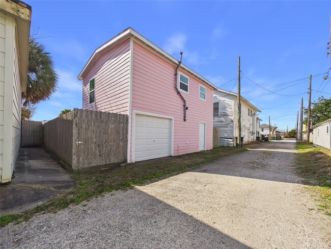 Building Photo - 3602 Avenue S 1/2