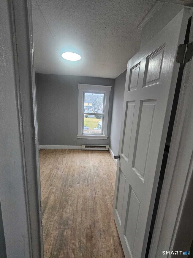 Building Photo - 14 Westfield St