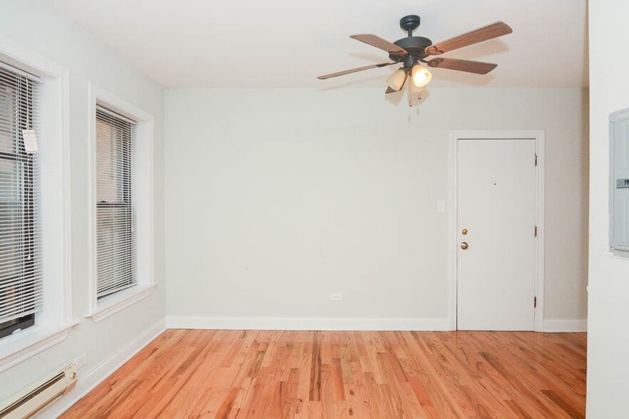 Building Photo - 826 W Cornelia Ave