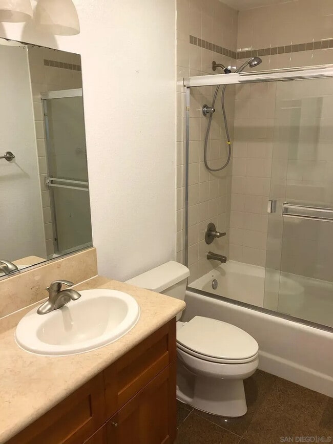 Building Photo - Light-Filled 1BR Retreat with Utilities Included in Prime La Jolla Locale