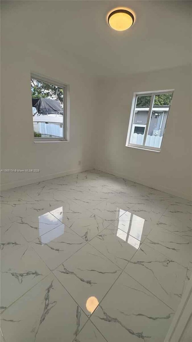 Building Photo - 901 NW 116th St