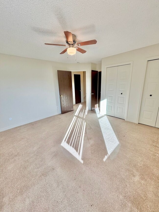 Building Photo - Beautiful 3-Bedroom Home Near Ken Caryl, Parks & Schools!!Available Now!!