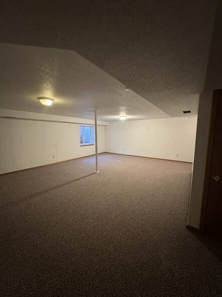 Building Photo - 155 Meadow Ln