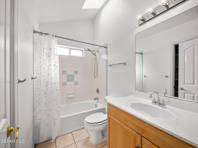 Building Photo - 4572 Loma Linda Cir