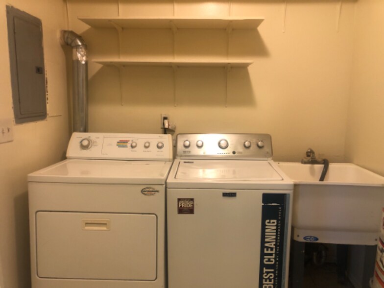 Building Photo - 1552 Hanover St