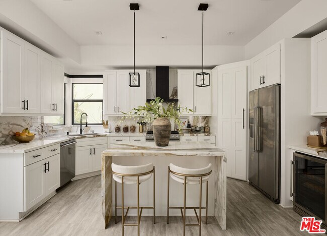 Building Photo - 4967 Llano Dr