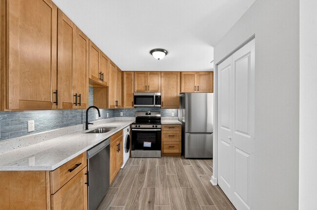 Building Photo - 5630 Pershing Ave
