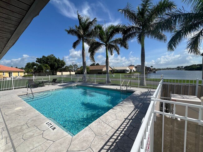 Building Photo - $2,095 ** AVAIL 9/1/25 ** LAKE SUZY ** 3 Bed / 2 Bath, Single Family Home with Lake View