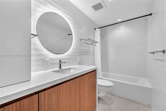 Building Photo - 2211 NE 122nd St