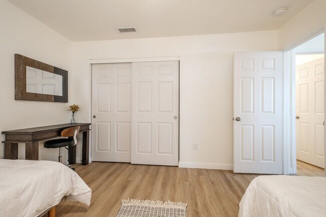 Building Photo - 61809 Valley View Cir