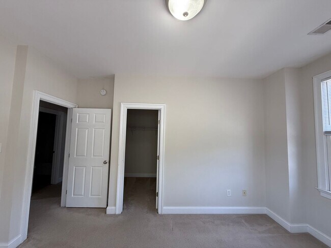 Building Photo - 1525 Old Trail Dr