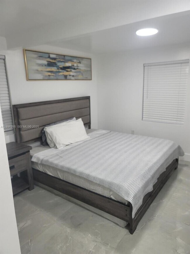 Building Photo - 512 NW 96th St