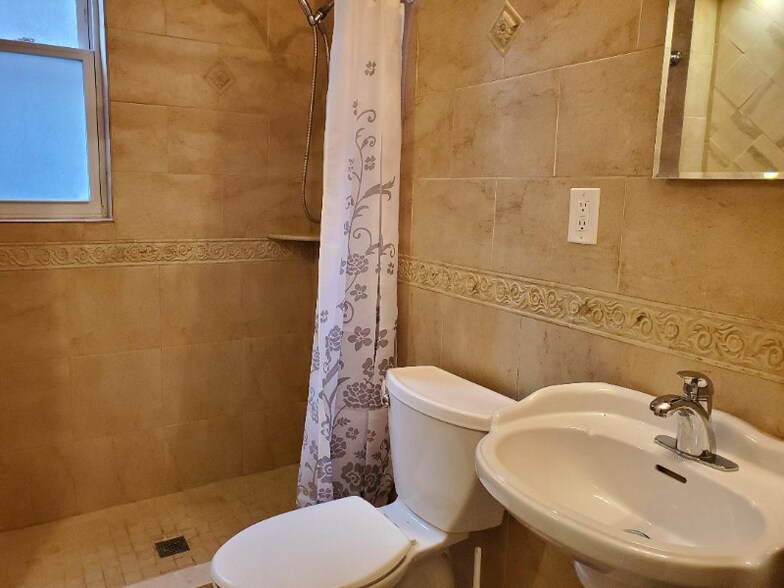 Building Photo - 1012 Palisade Ave