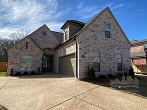 Building Photo - 547 Rosalie Woods Dr