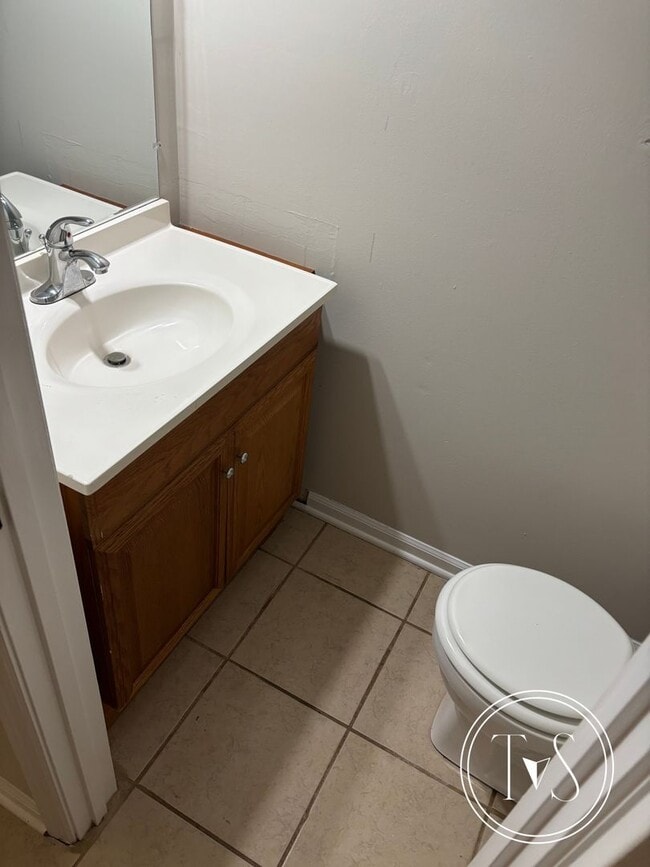 Building Photo - RATE DROP ALERT (was $1400/month) and SUMM...