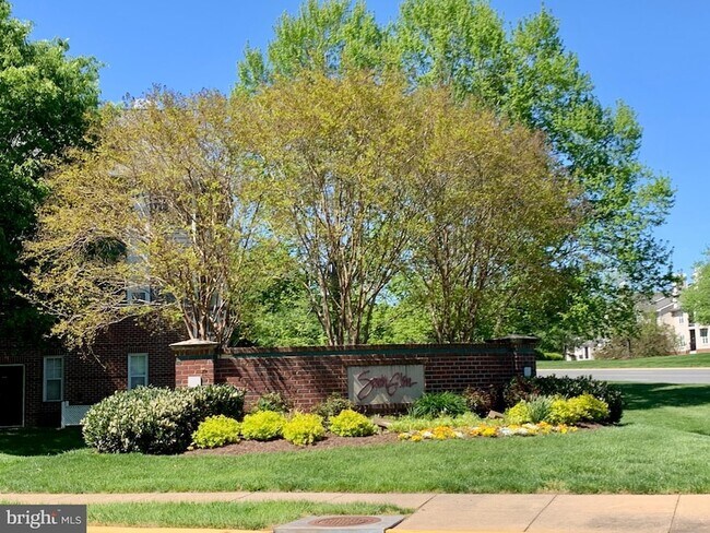 Building Photo - 20311 Beechwood Terrace