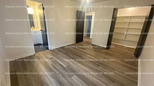 Building Photo - 9601 Labette Dr