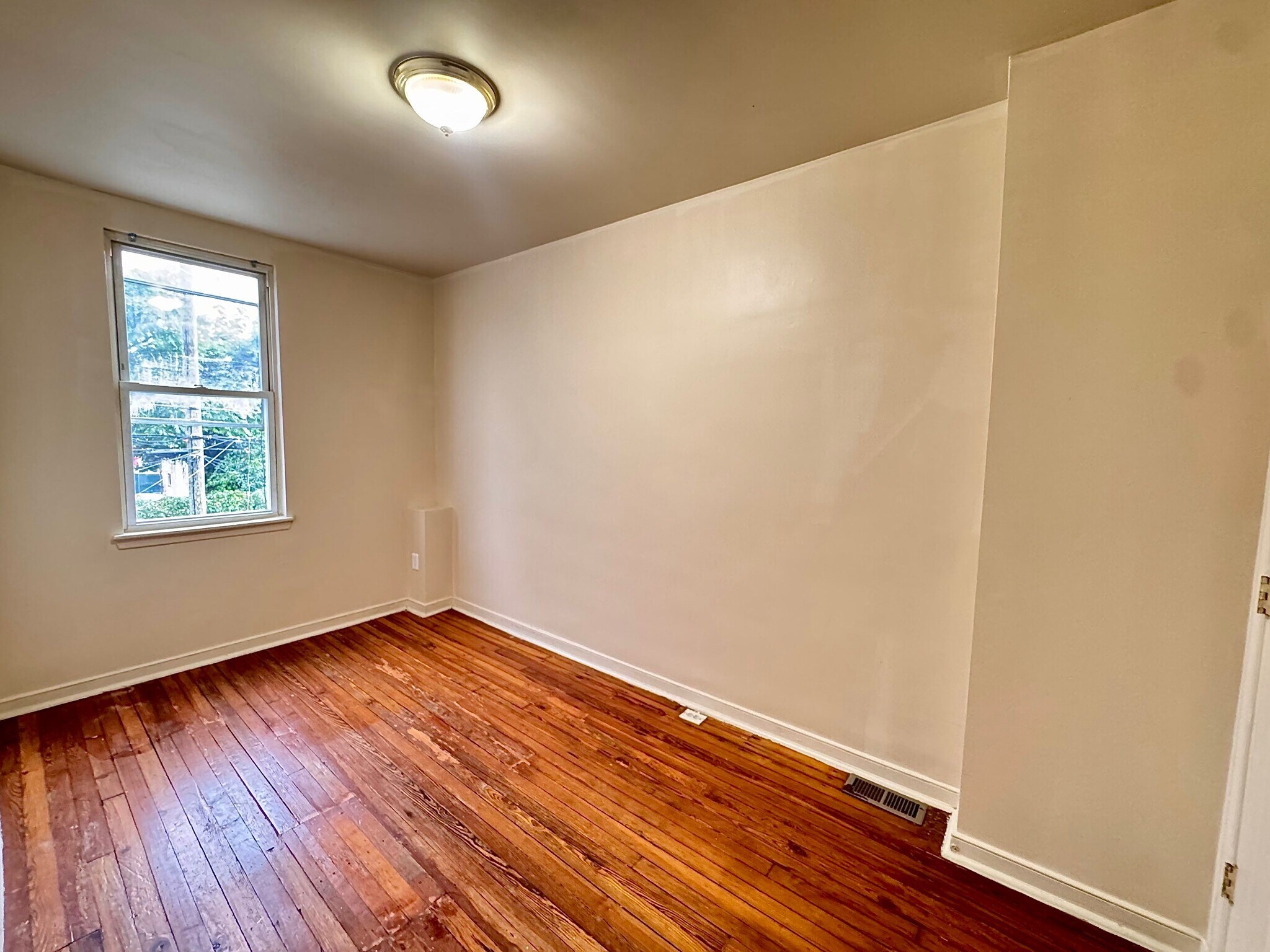 Building Photo - 2025 Penrose Ave