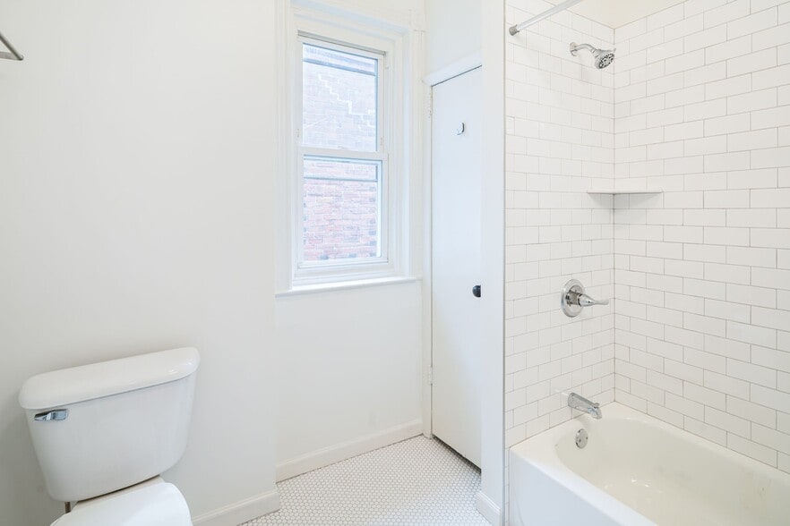 Building Photo - 6018 Irving St