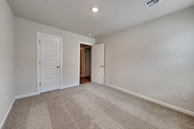Building Photo - 2921 Ember Dr