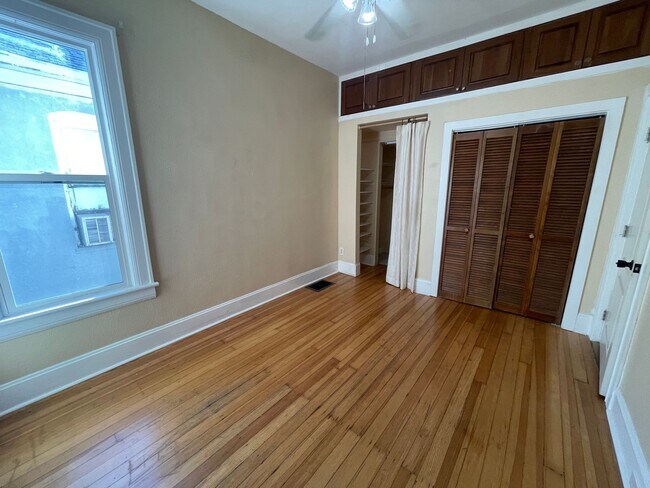 Building Photo - Charming 3 Bed 2 Bath in Downtown Denver.