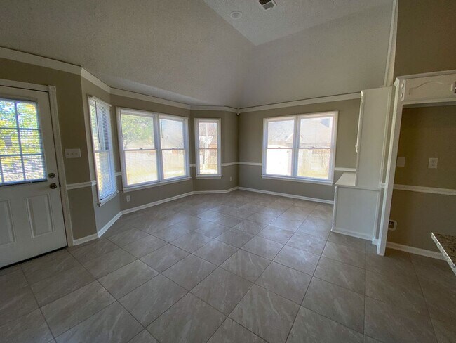 Building Photo - 4 bed, 2 bath in Cordova with ss appliance...
