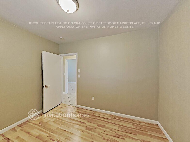 Building Photo - 1432 NE 27th Dr