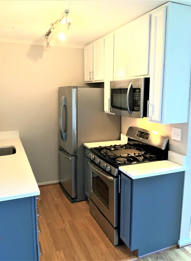 Building Photo - 525 Jackson St