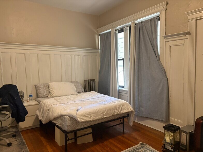 Building Photo - 1066 Commonwealth Ave