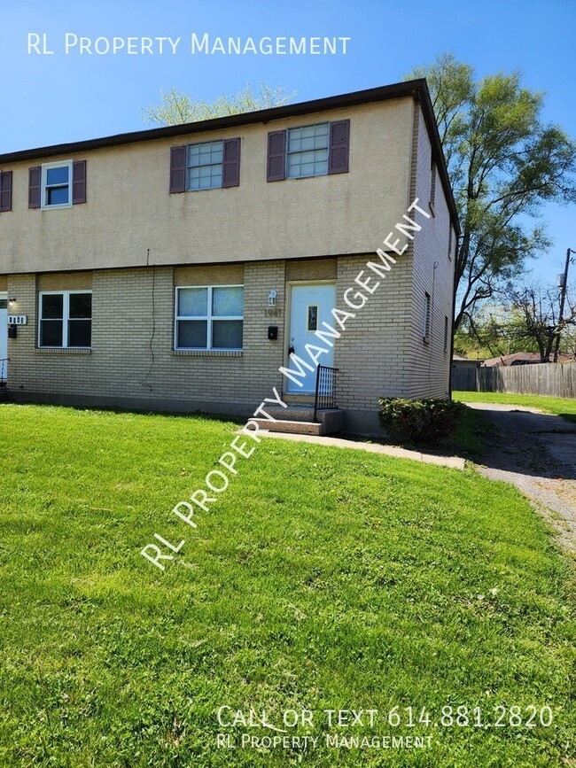 Primary Photo - Spacious 3 bedroom 1.5 bathroom town home