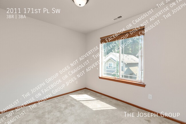 Building Photo - 2011 171st Pl SW