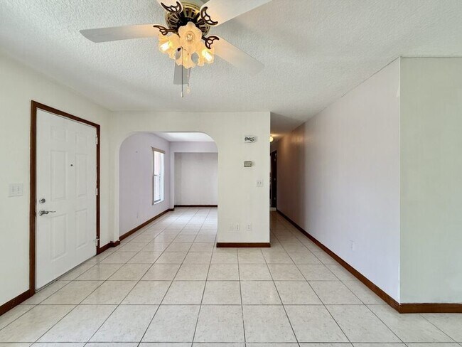 Building Photo - 714 Caribou Dr