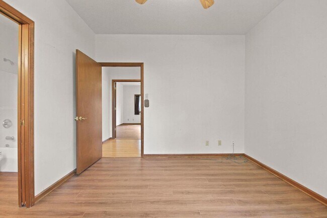 Building Photo - Private 3BR Brick Home with Scenic View