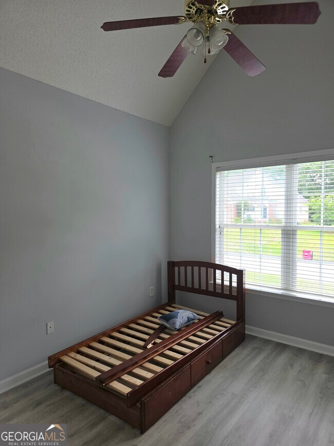 Building Photo - 564 Edgefield Way
