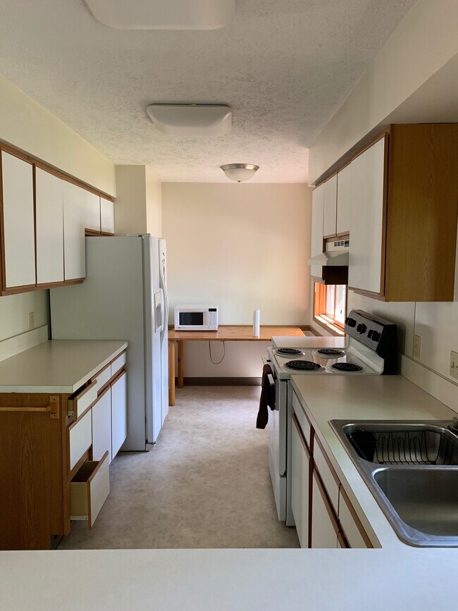 Building Photo - 1002 Webster St